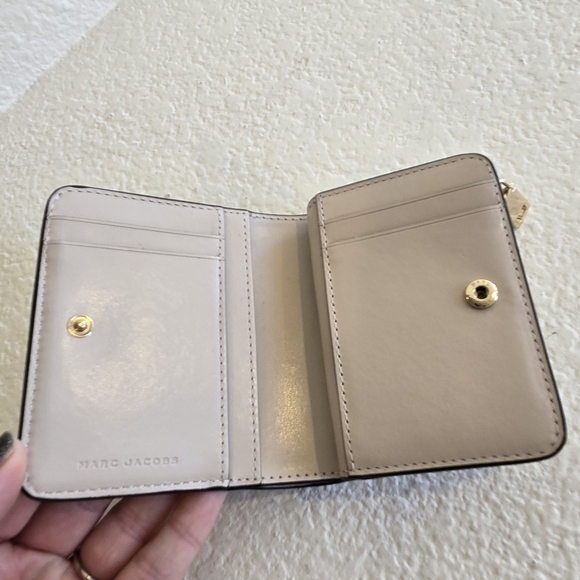 Marc Jacobs Cream Pebbled Leather Wallet - Picture 5 of 7